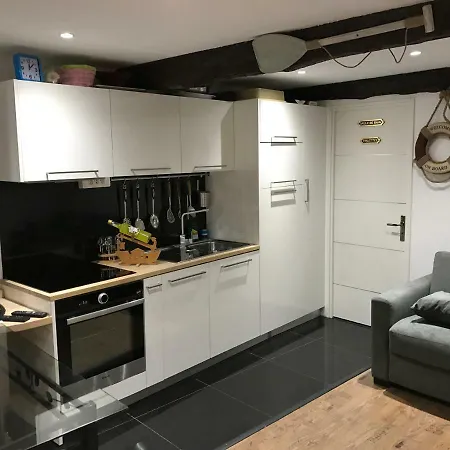 La Petite Barque Apartment *